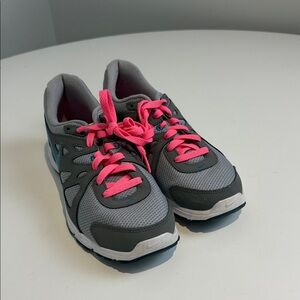 NIKE Women's Revolution 2 Size 10